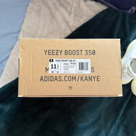 Adidas Yeezy Boost 350 V2 Triple White/Cream - Size 11.5 - Picture 6 of 8